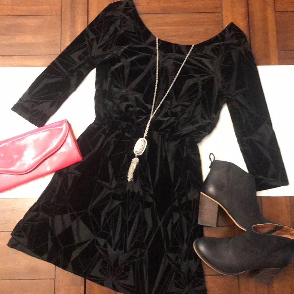 Black Everly Velvet Dress